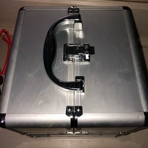 makeup “bag”/“box”